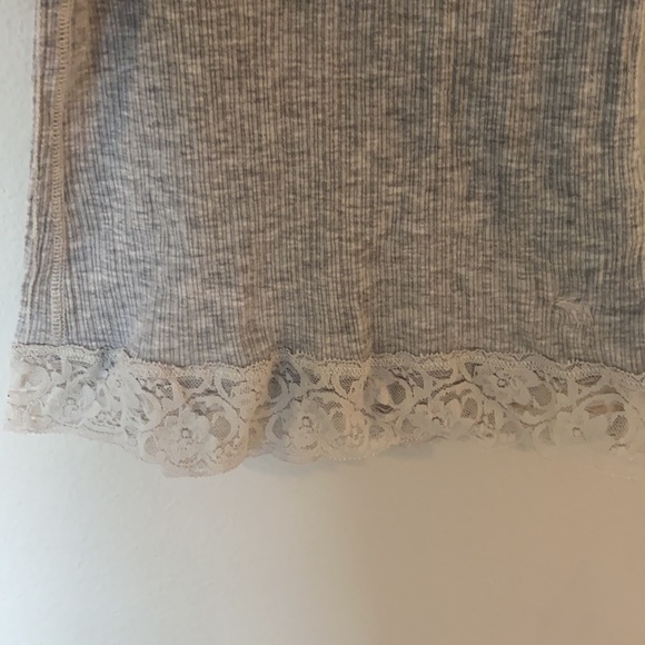 🤍A&F Tank - Picture 3 of 5